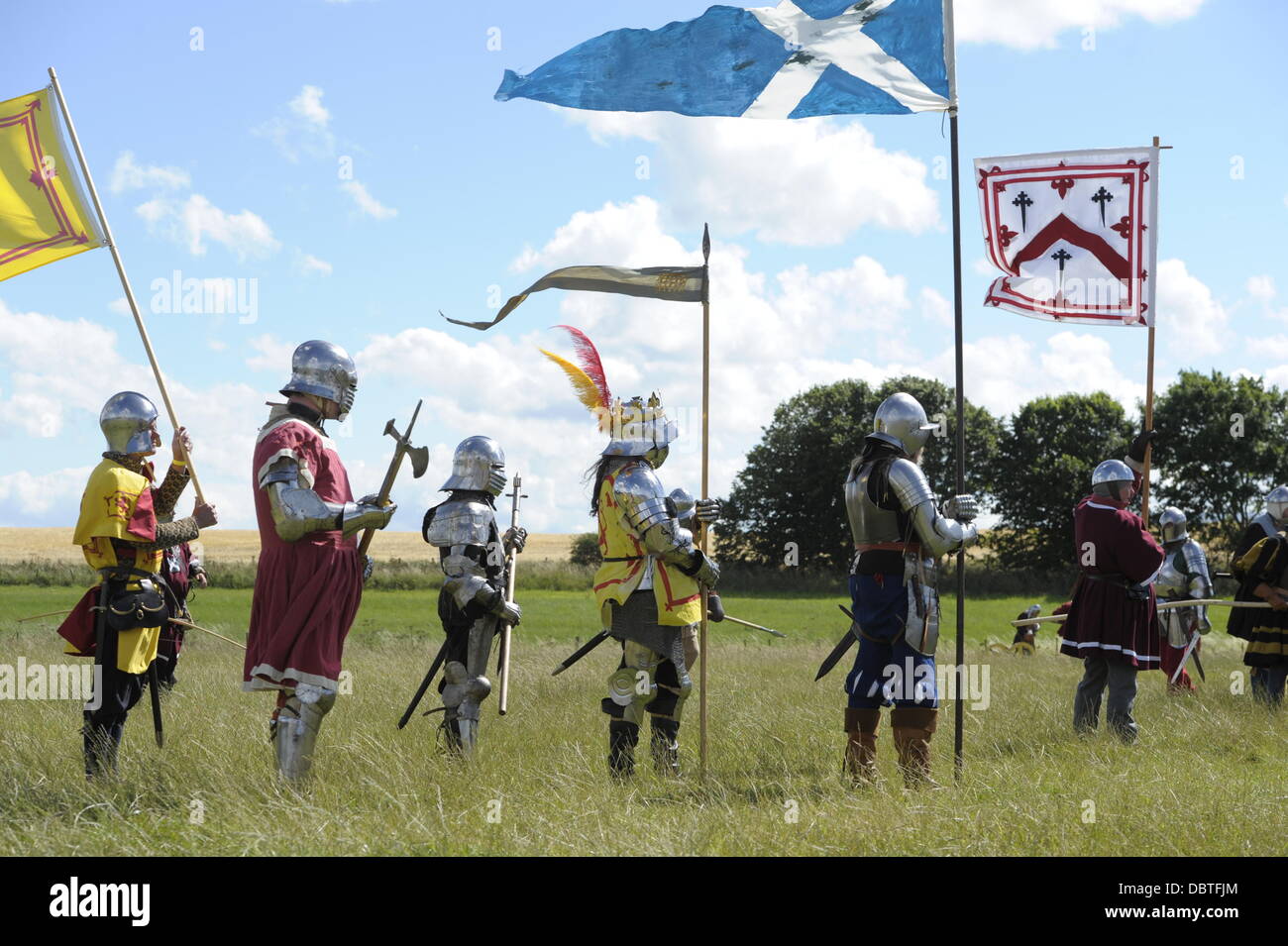 Et al., Northumberland, UK. 4. August 2013.  Schlacht von Flodden & sechzehnten Jahrhundert-Entdeckung-Wochenende. Re-enactment schaffen eine lebendige Camp mit Vorführungen und Ausstellungen von Arsenal und Bogenschießen von 1513, Teil des 500. Jahrestages der Schlacht von Flodden. Die Schlacht von Flodden war ein Konflikt zwischen dem Königreich von England und Königreich von Schottland. Der Kampf wurde in der Grafschaft Northumberland im Norden Englands am 9 September 1513 zwischen eine schottische Invasionsarmee unter König James IV und eine englische Armee unter dem Kommando von der Earl of Surrey gekämpft. Stockfoto