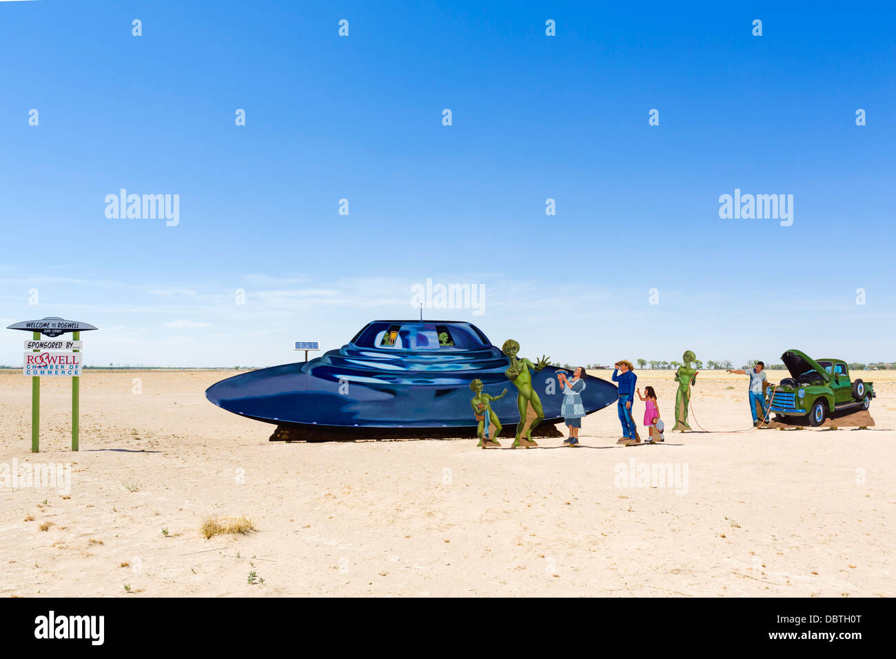 Ausschnitt-Figuren Darstellung Platz landen auf der Straße außerhalb der Stadt von Roswell, New Mexico, USA Stockfoto