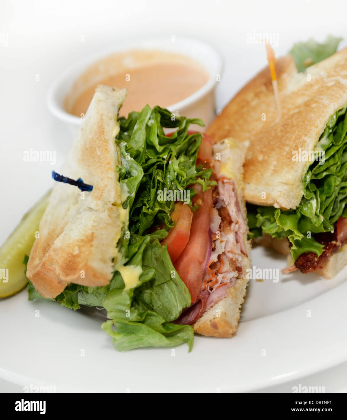 Türkei Club Sandwich-Lunch mit Tomatensuppe Stockfoto