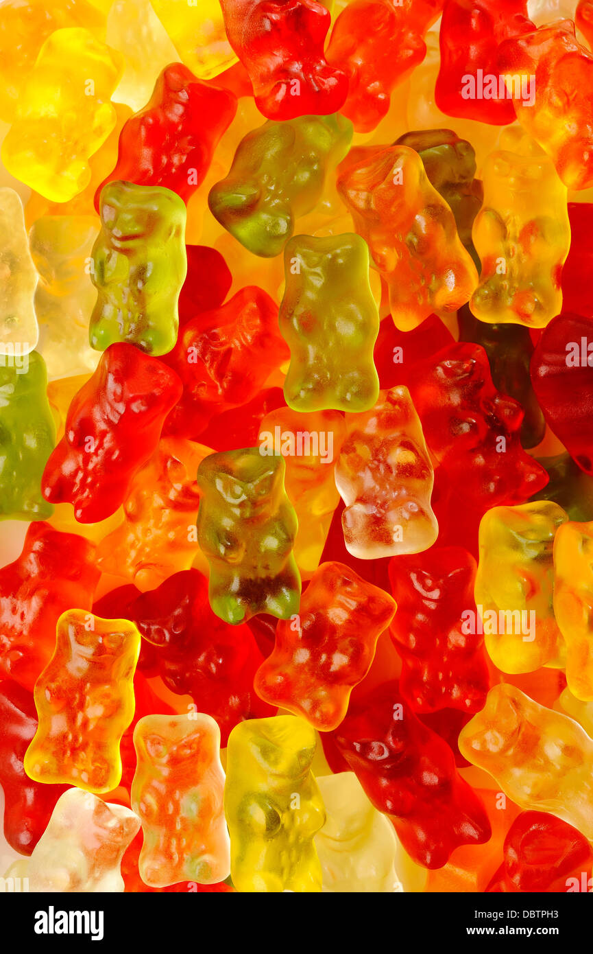 Gelee-Bären auf weißem Hintergrund Stockfoto