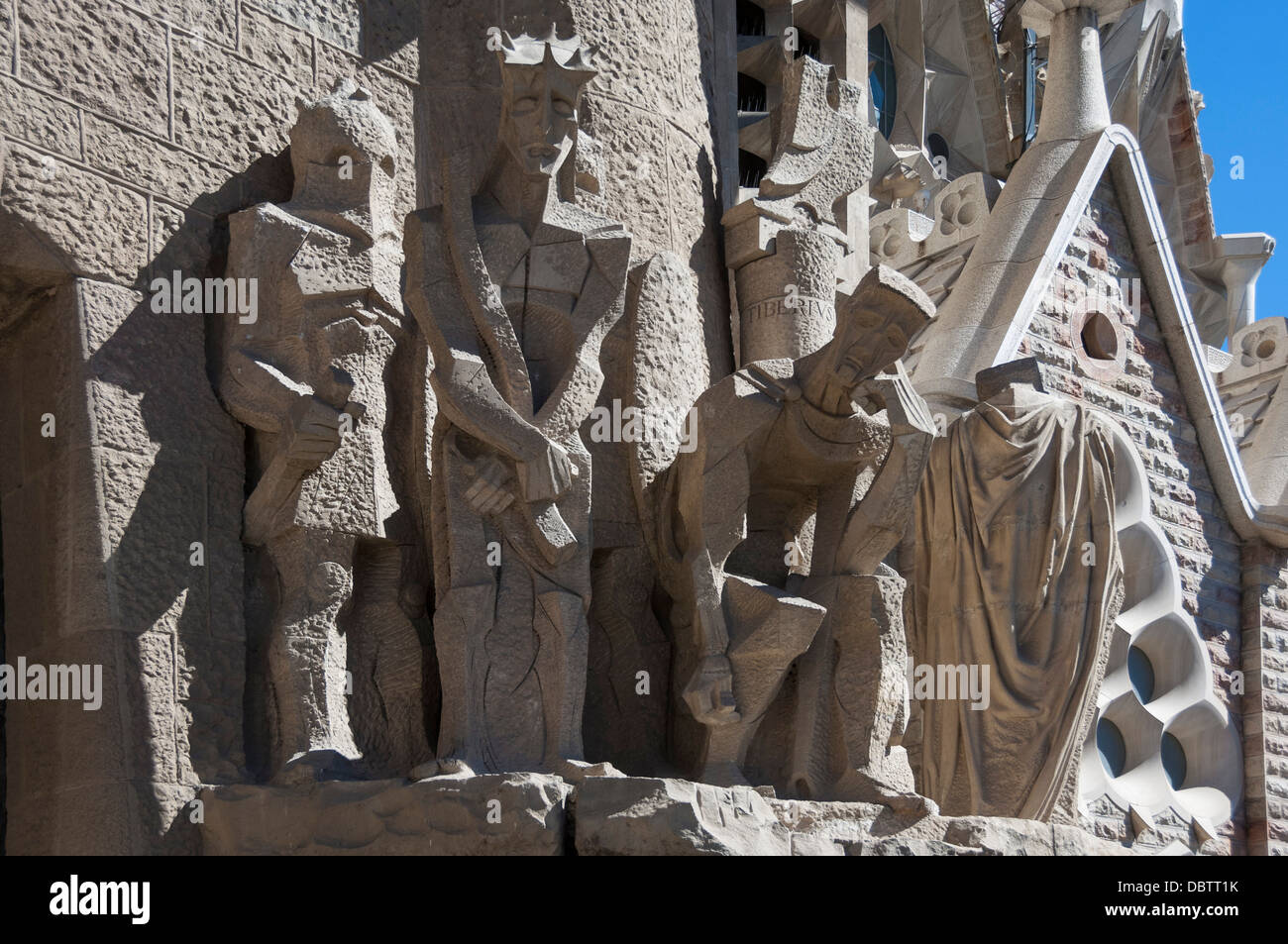 Tableaus in Stein gehauenen nahe dem Eingang zur Sagrada Familia, Barcelona, Katalonien, Spanien, Europa Stockfoto
