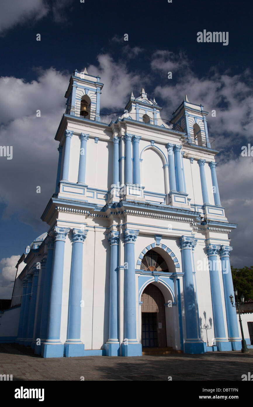 Die Architektur des 19. Jahrhunderts der Tempel von Santa Lucia, San Cristobal de Las Casas, Chiapas, Mexiko, Nordamerika Stockfoto