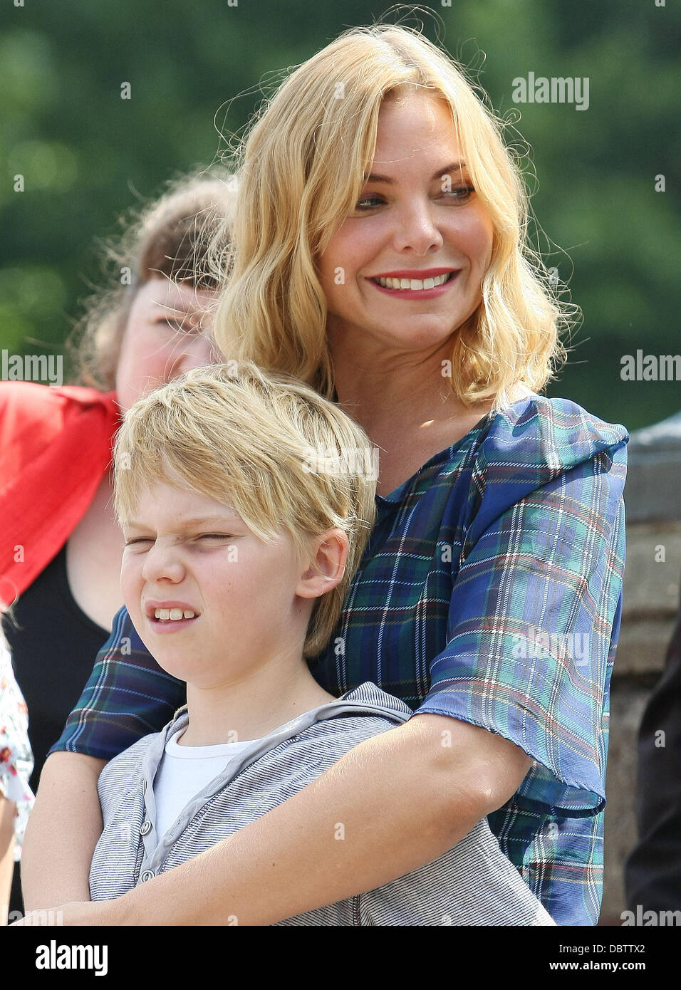 Samantha Womack und Sohn Ben Womack außerhalb der ITV Studios London, England - 19.08.11 Stockfoto