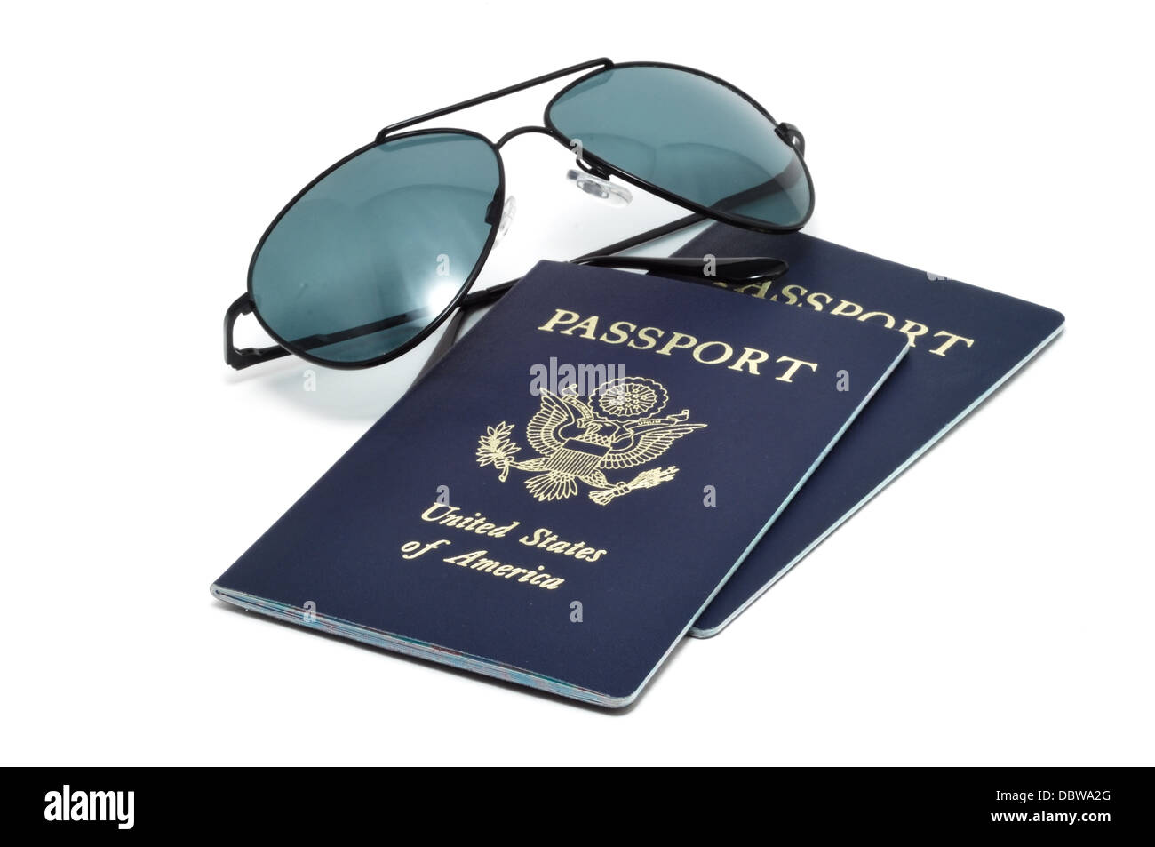 Zwei Vereinigte Staaten Pässe und Sonnenbrillen - Ferien / Urlaub Konzept Stockfoto
