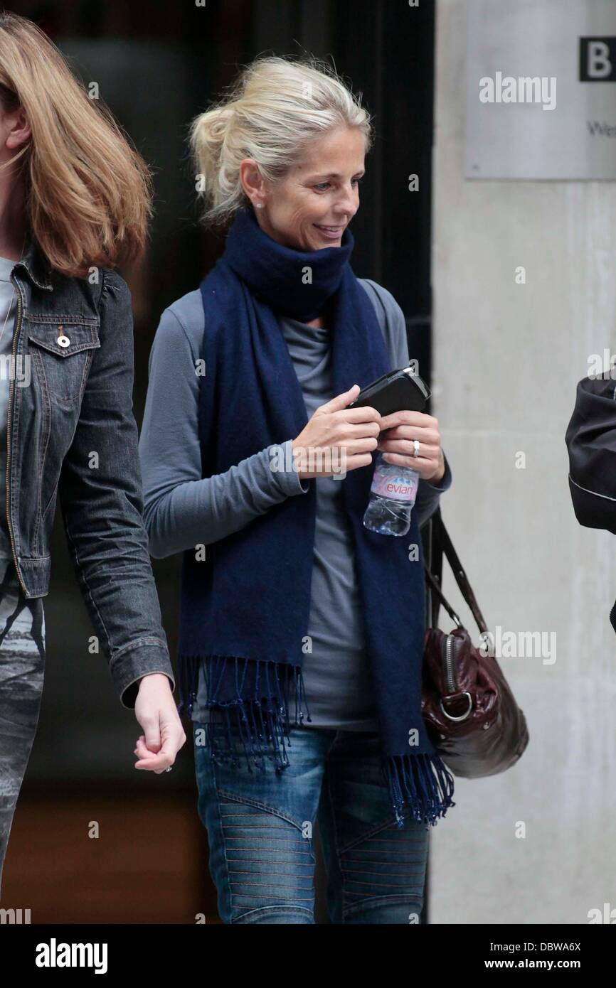 Ulrika Jonsson nach dem Verlassen der BBC Radio 2 Studios London, England - 30.08.11 Stockfoto