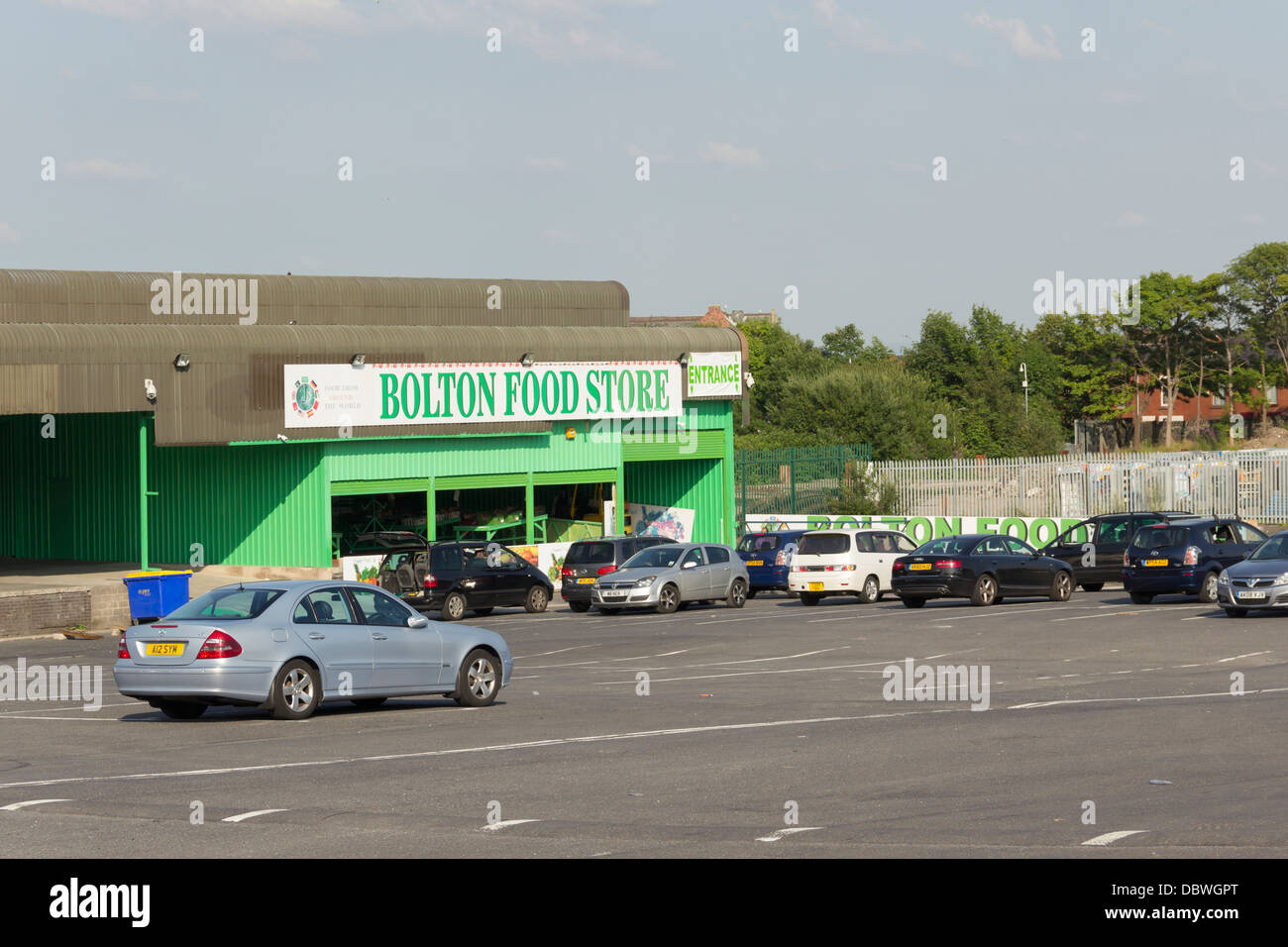 Bolton Food Store (Speisen aus der ganzen Welt) auf Derby-Straße (Daubhill) in Bolton. Bereich der gemischte ethnische Bevölkerung dient. Stockfoto
