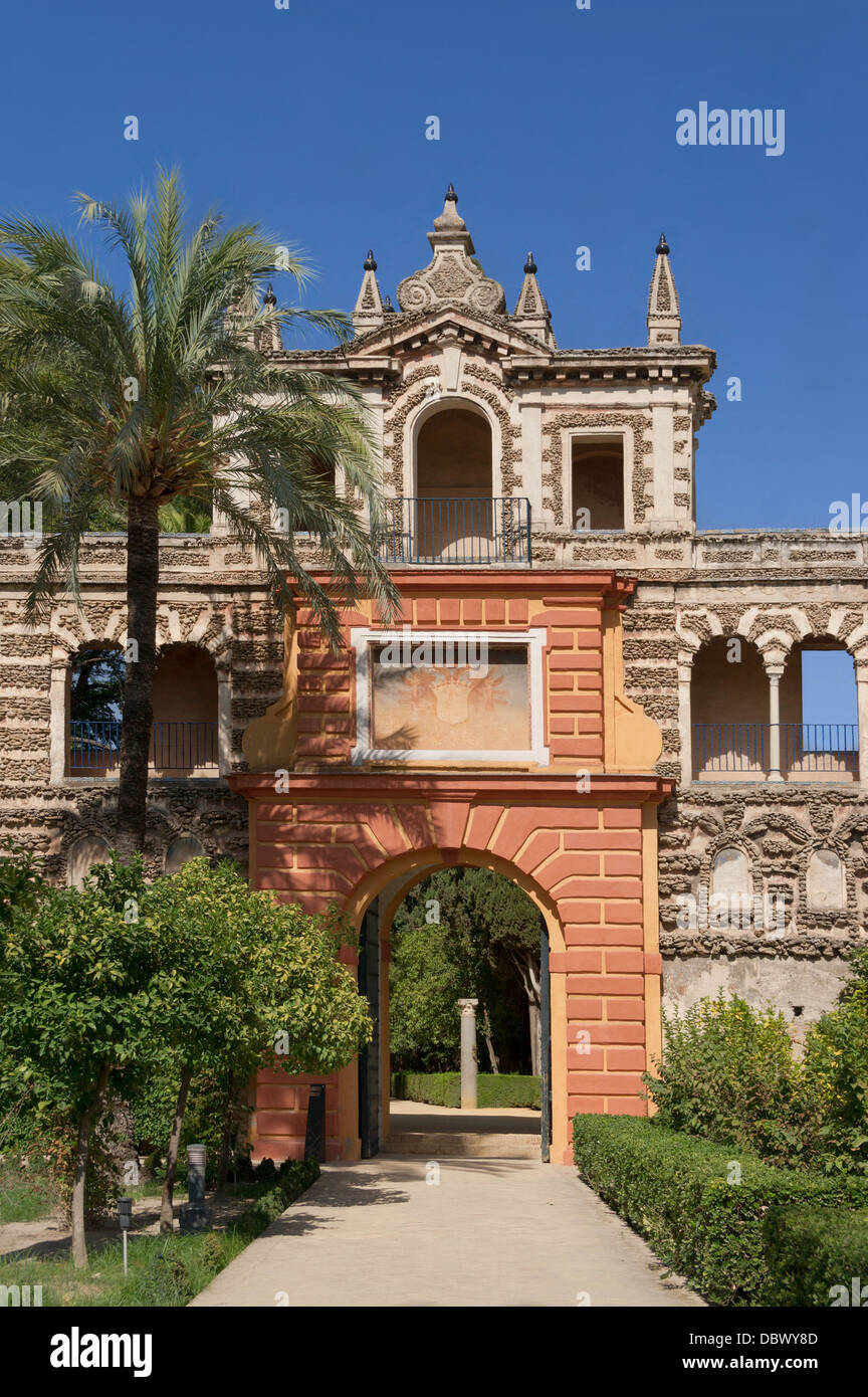 Die "Puerta del Privilegio", Gärten des Alcazar, Sevilla, Spanien. Stockfoto