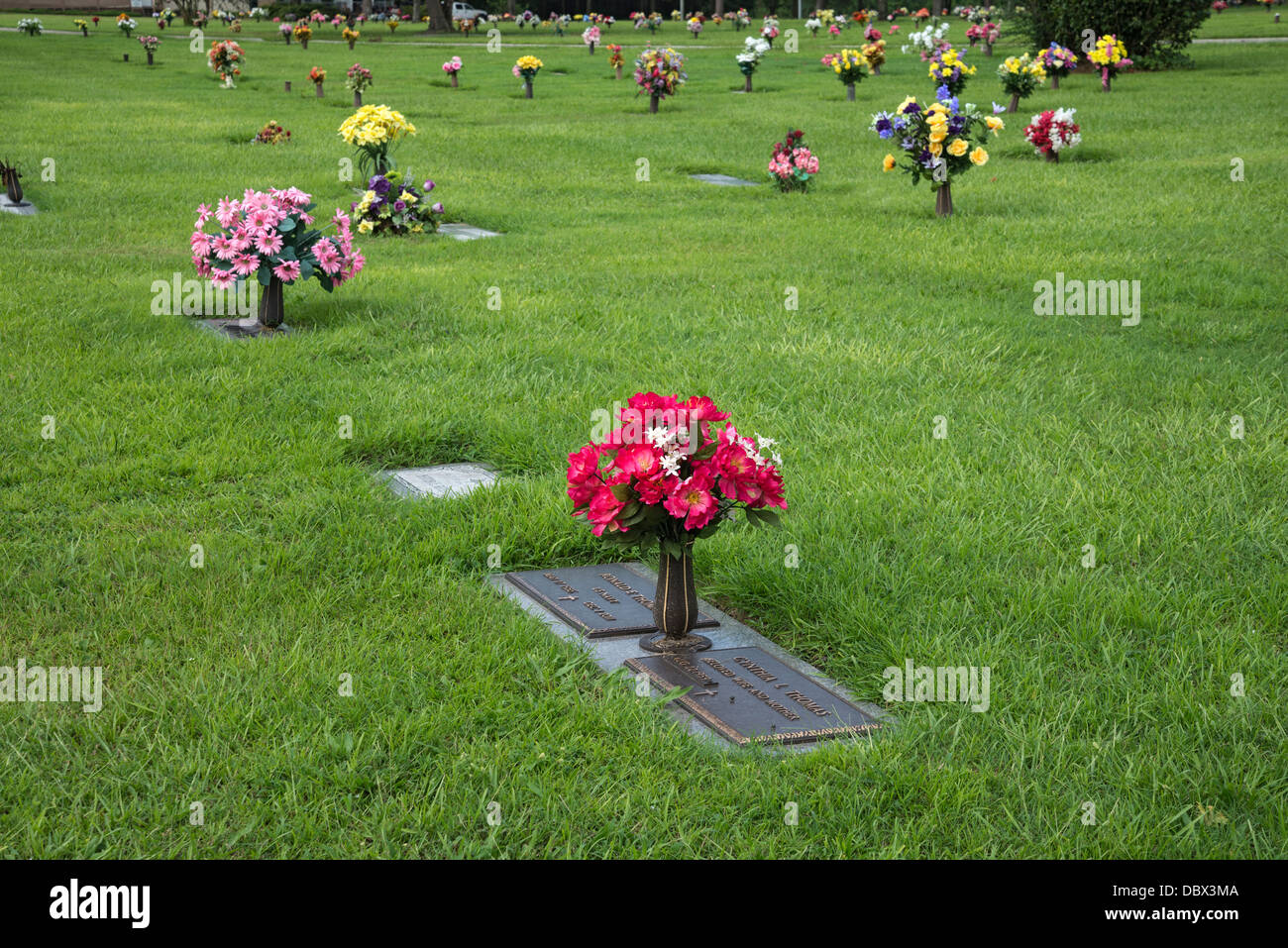 Friedhof Blumen an McLane Riverview Memorial Gardens Valdosta Georgia. Stockfoto