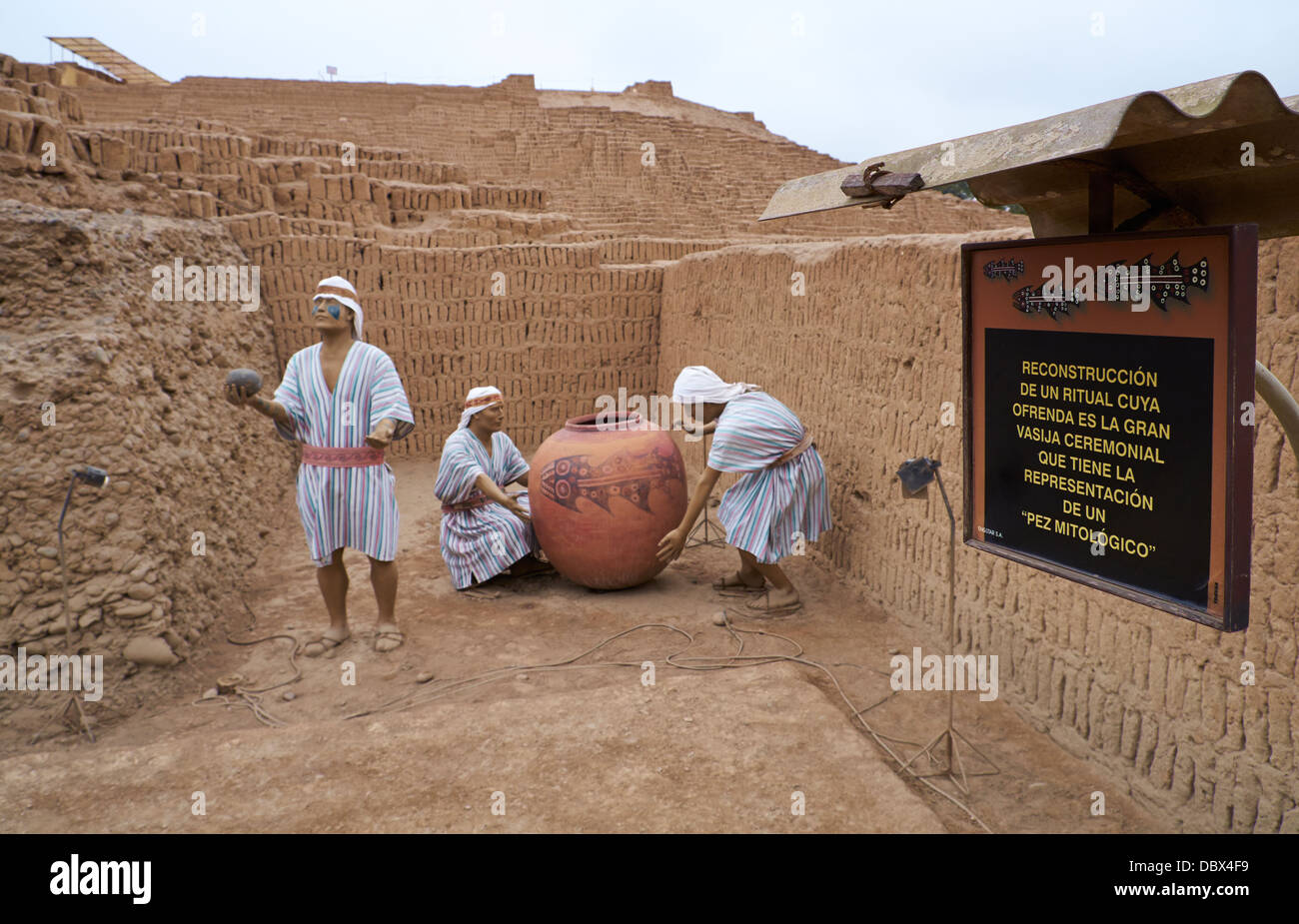 Die Überreste der Huaca Pucllana, eines antiken Tempels in Miraflores Bezirk von Lima in Peru. Stockfoto