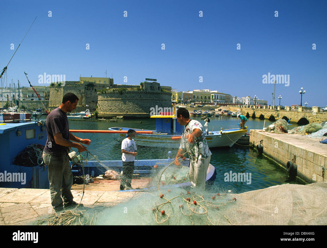 Die alte Stadt Gallipoli befindet sich auf einer kleinen Insel im Ionischen Meer, an der Westküste der salentinischen Halbinsel. Stockfoto
