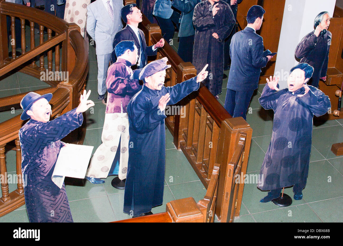 Modelle der Börse Händler und Börsenmakler, in offenen Aufschrei (Hand Signalisierung oder Arbing), historisches Museum Shanghai, China. Stockfoto