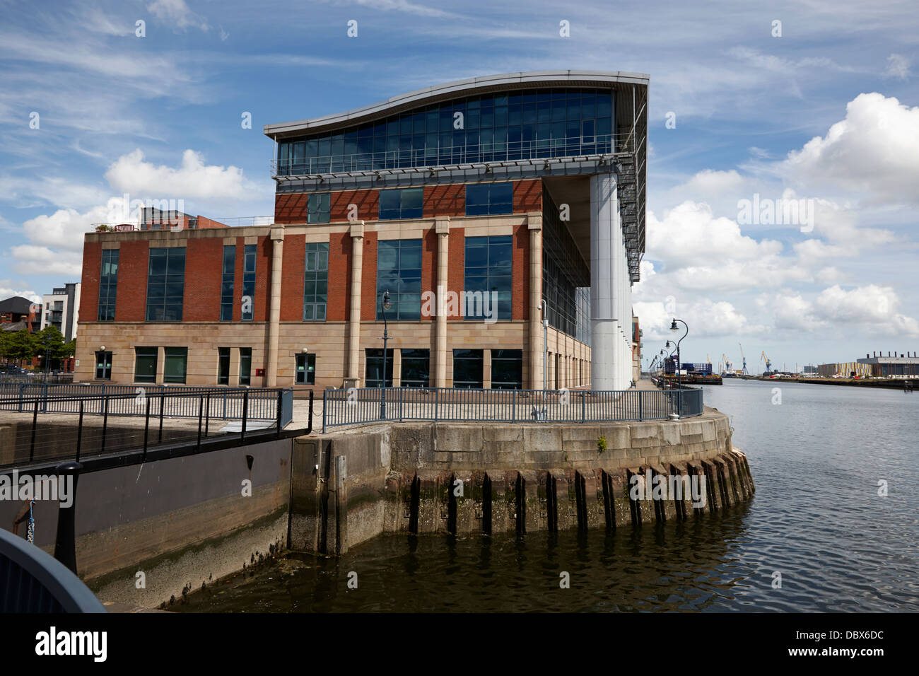 Leuchtfeuer Haus Teil der Clarendon Dock Sanierung in Belfast Nordirland Vereinigtes Königreich Stockfoto