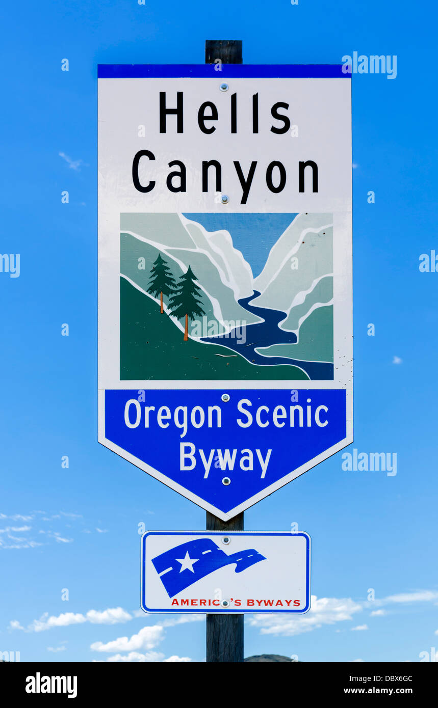 Verkehrszeichen für den Oregon Hells Canyon Scenic Byway, in der Nähe von Baker, Oregon, USA Stockfoto