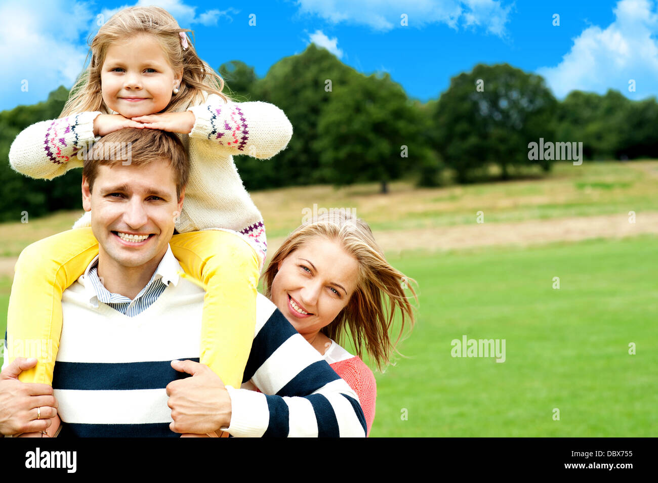 Familientag in den Park. Alle genießen Stockfoto