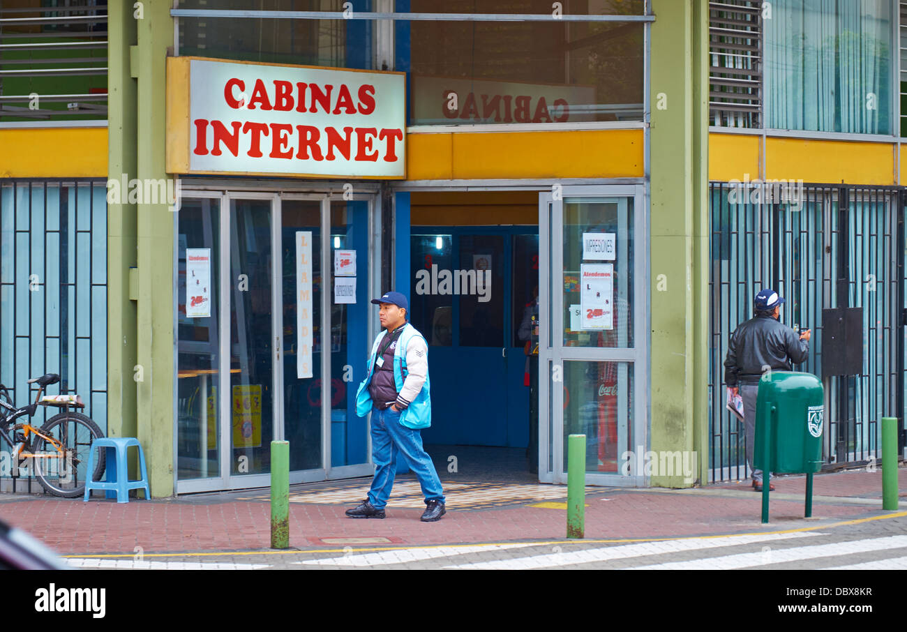 Internet-Café im Stadtteil Miraflores in Lima, Peru. Stockfoto