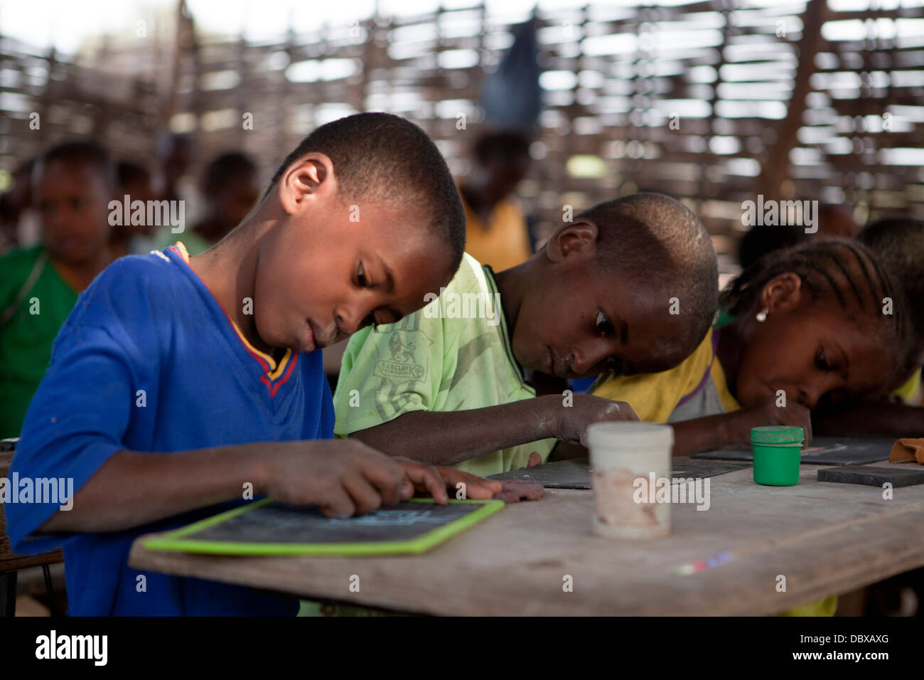 Studenten in einer Dorfschule in Senegal, Westafrika. Stockfoto