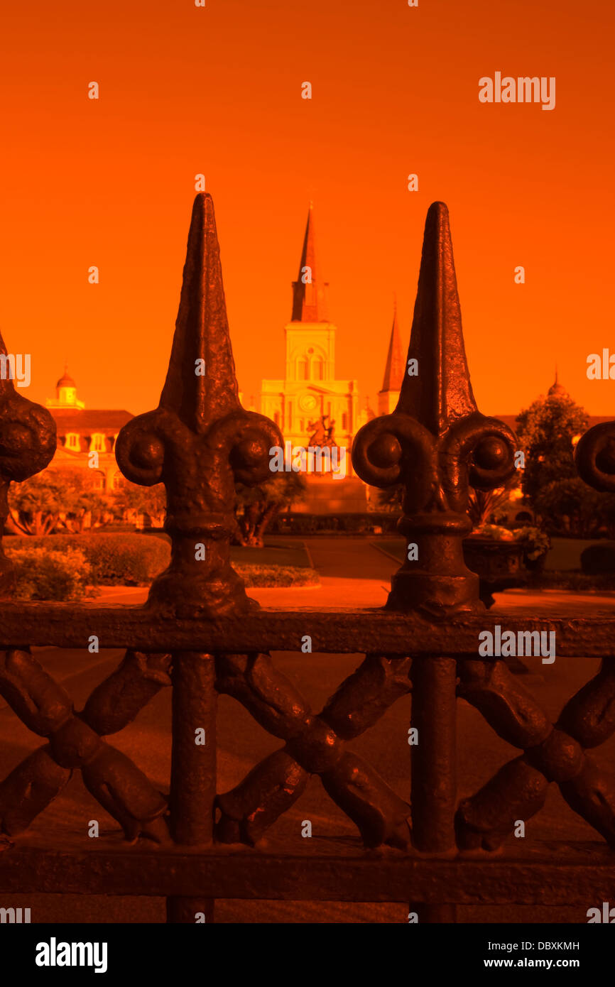 CAST IRON GELÄNDER JACKSON SQUARE FRANZÖSISCHE VIERTEL DOWNTOWN NEW ORLEANS LOUISIANA USA Stockfoto