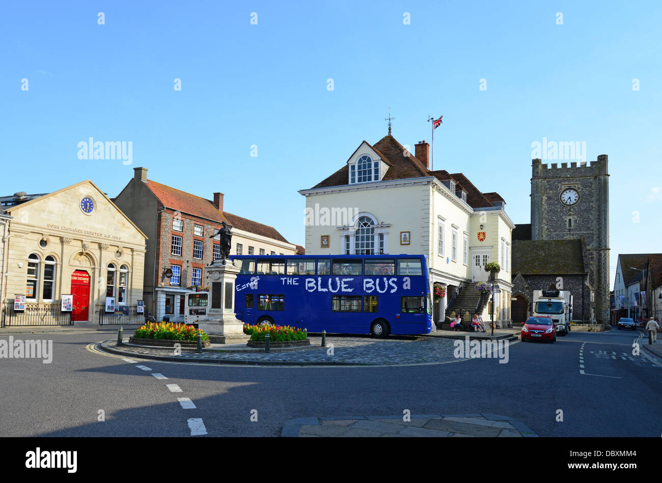 17. Jahrhundert Rathaus und St. Mary-le-mehr Kirchturm, Market Place, Wallingford, Oxfordshire, England, Vereinigtes Königreich Stockfoto