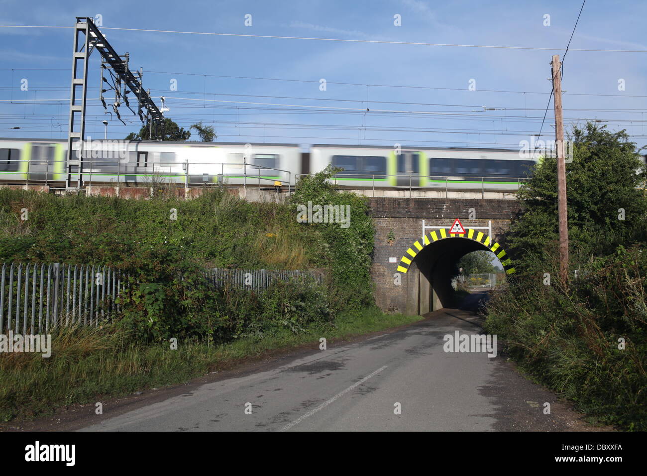 Ledburn, UK. Trainieren Sie 6. August 2013, Räubers Brücke, Ledburn, Bucks, UK. Ortsbild des Great Train Robbery auf 8. August 1963 wo einen königlichen Postzug £ 2,6 Millionen von 15 Mitgliedern des Bruce Reynolds Bande Credit geleert wurde: Neville Stile/Alamy Live News Stockfoto