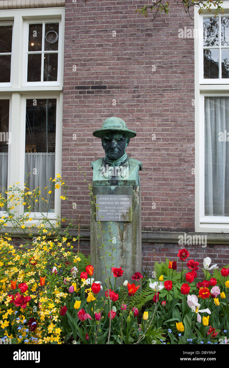 Kardinaal Van Rossum Büste auf Begijnhof in Amsterdam, Holland, Niederlande. Stockfoto