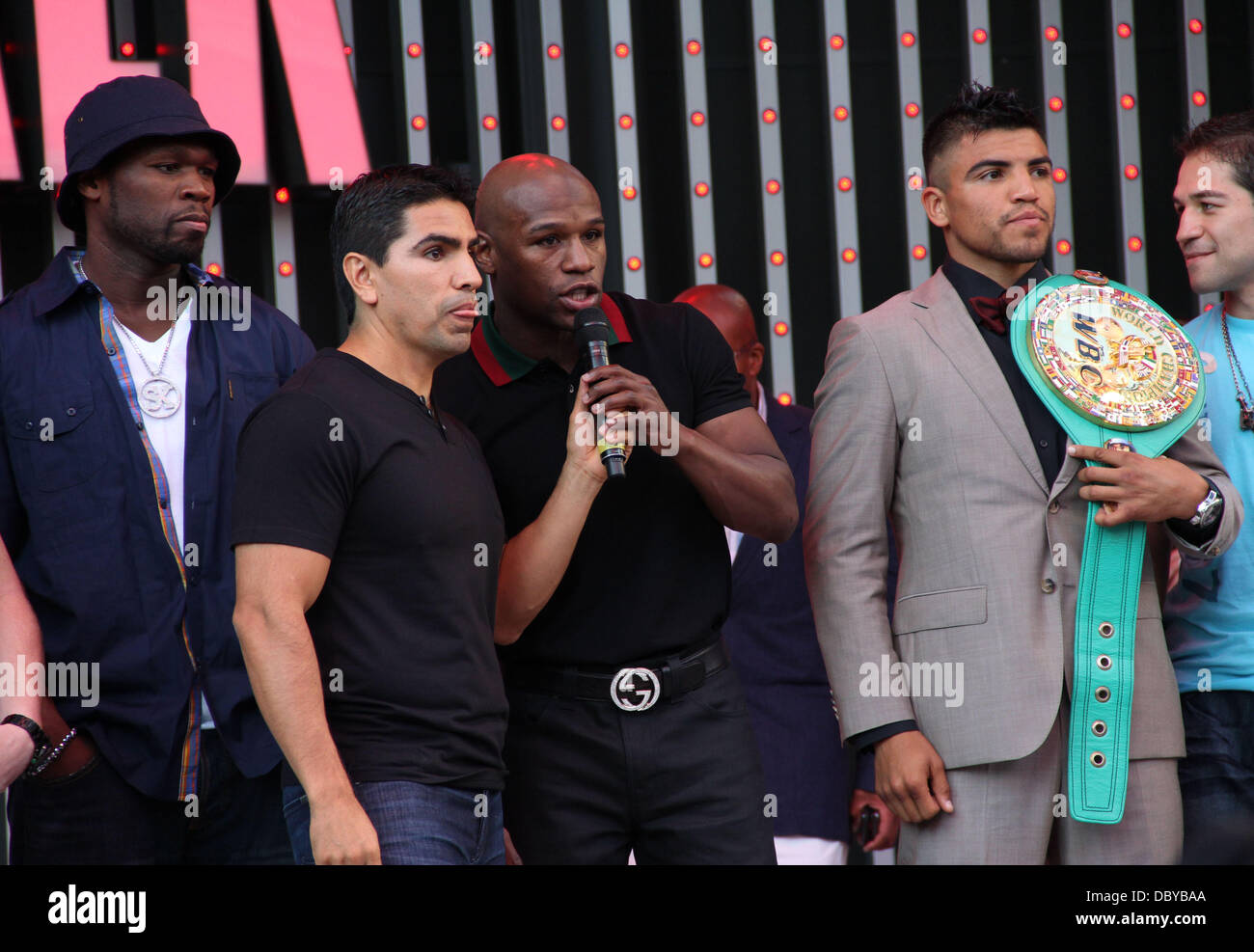 Curtin Jackson aka 50 Cent, Floyd Mayweather Jr. und Victor Ortiz "Star Power" hochkarätig besetzte Fototermin mit allen Pay-TV Kämpfer Universal City, Kalifornien - 12.09.11 Stockfoto