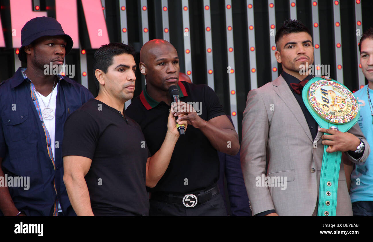 Curtin Jackson aka 50 Cent, Floyd Mayweather Jr. und Victor Ortiz "Star Power" hochkarätig besetzte Fototermin mit allen Pay-TV Kämpfer Universal City, Kalifornien - 12.09.11 Stockfoto