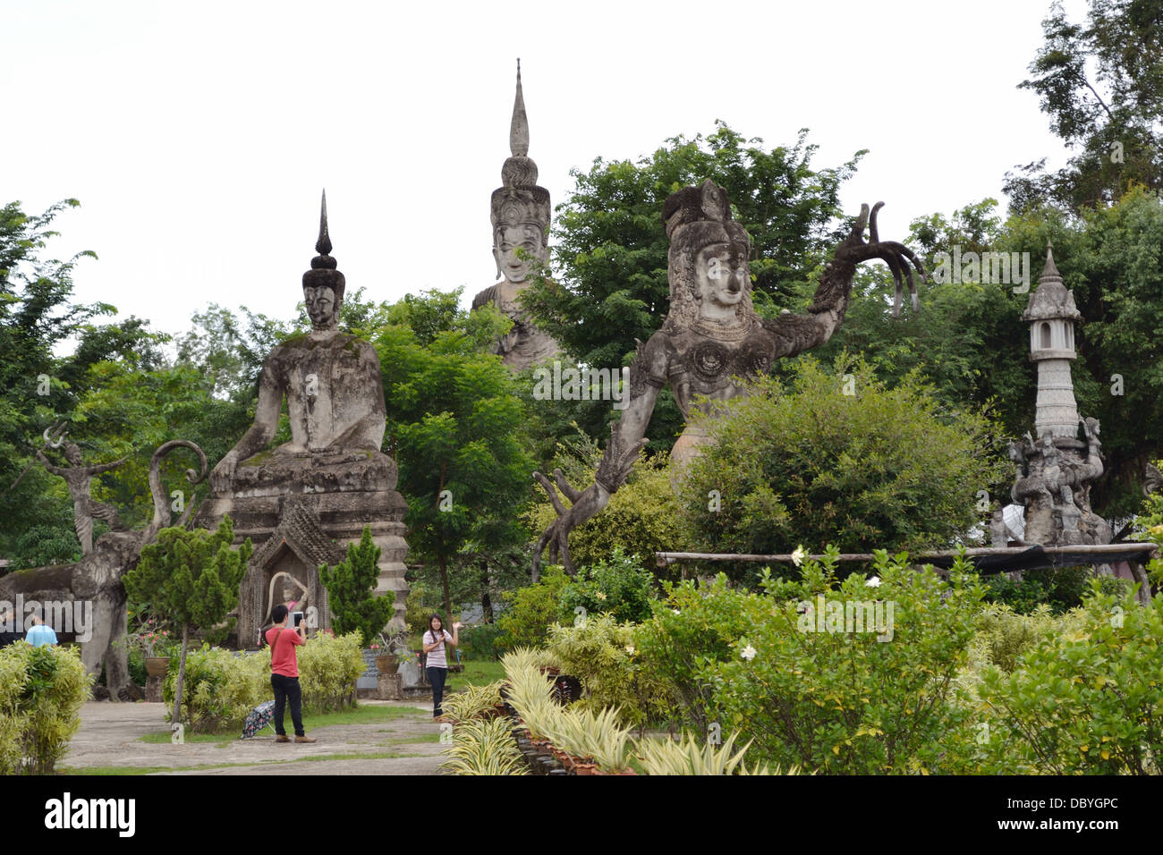 Riesige Buddha-Statuen in Sala Kuw Ku - Nongkhai - Park mit gigantischen Statuen Stockfoto