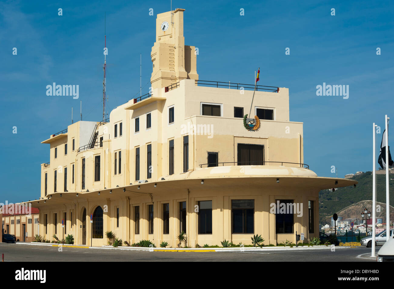 Die Bootsform Art-Deco-Gebäude, Sitz der Ceuta Hafen Behörde von Manuel Latorre Architekten. Ceuta. Spanien. Stockfoto