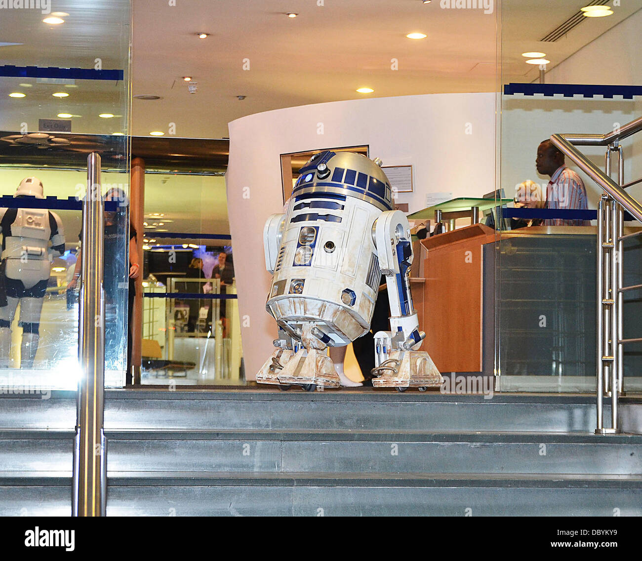 Star Wars Roboter R2d2 Ist Gezwungen Einen Aufzug Im Bt