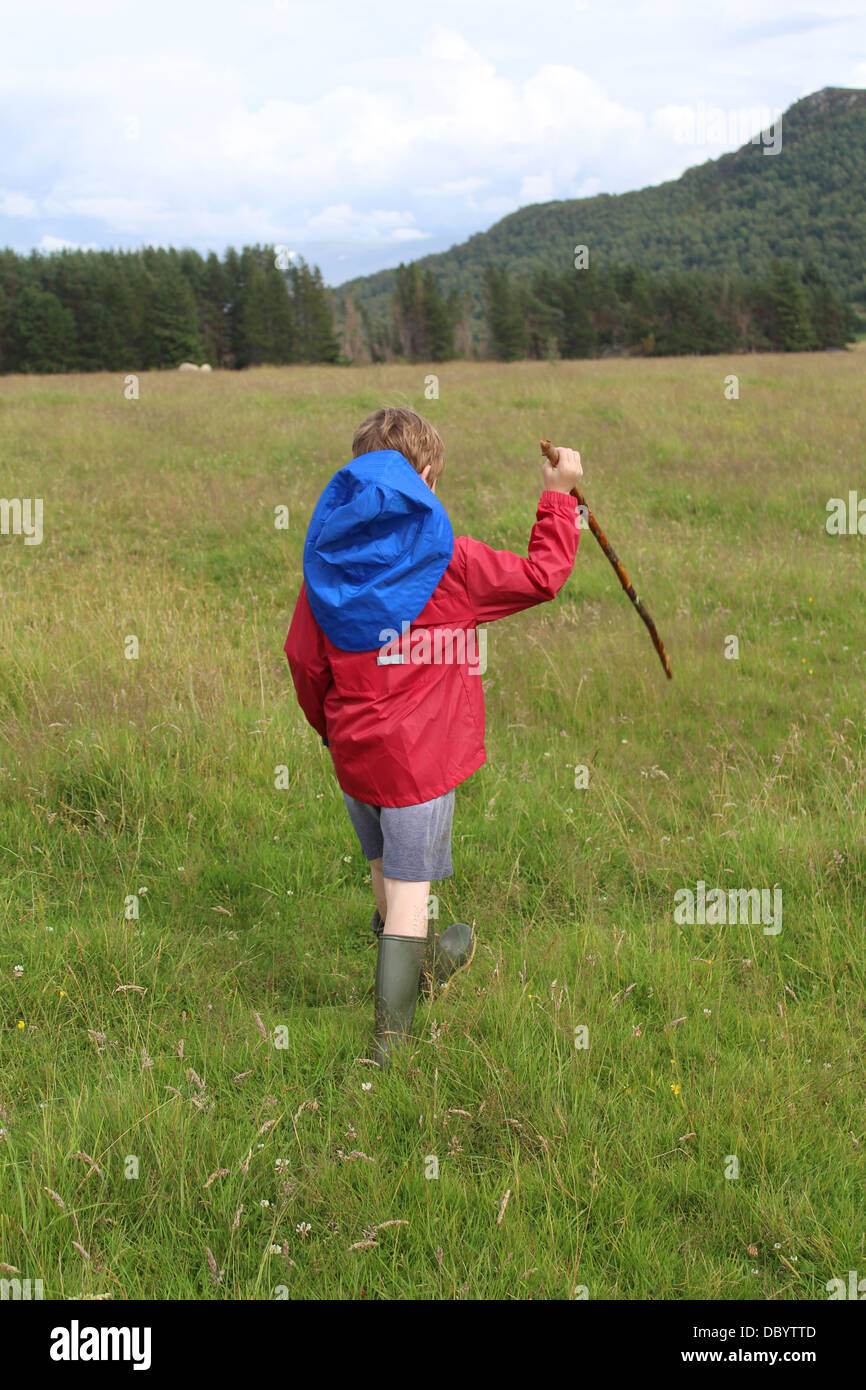 Junge Wandern in den schottischen Highlands Stockfoto