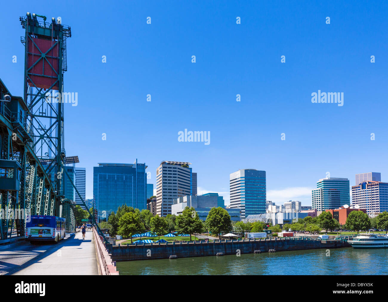 Die Skyline der Stadt angesehen von Hawthorne Bridge, Portland, Oregon, USA Stockfoto