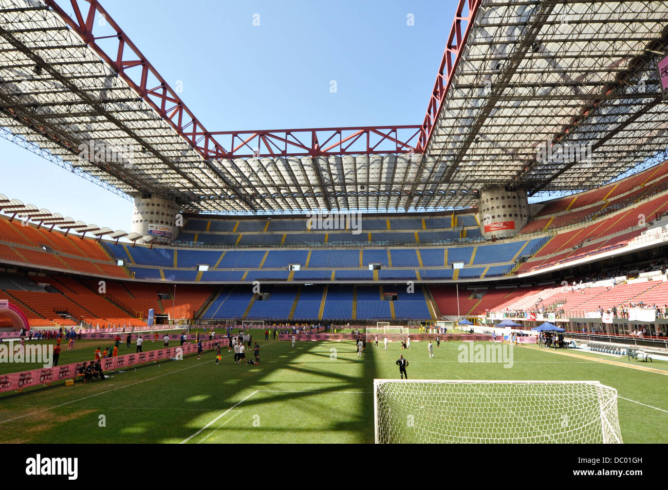 Mailand San Siro-Stadion in einem Weitwinkel-Objektiv, einer der berühmtesten Fußball-Stadion der Welt. Stockfoto