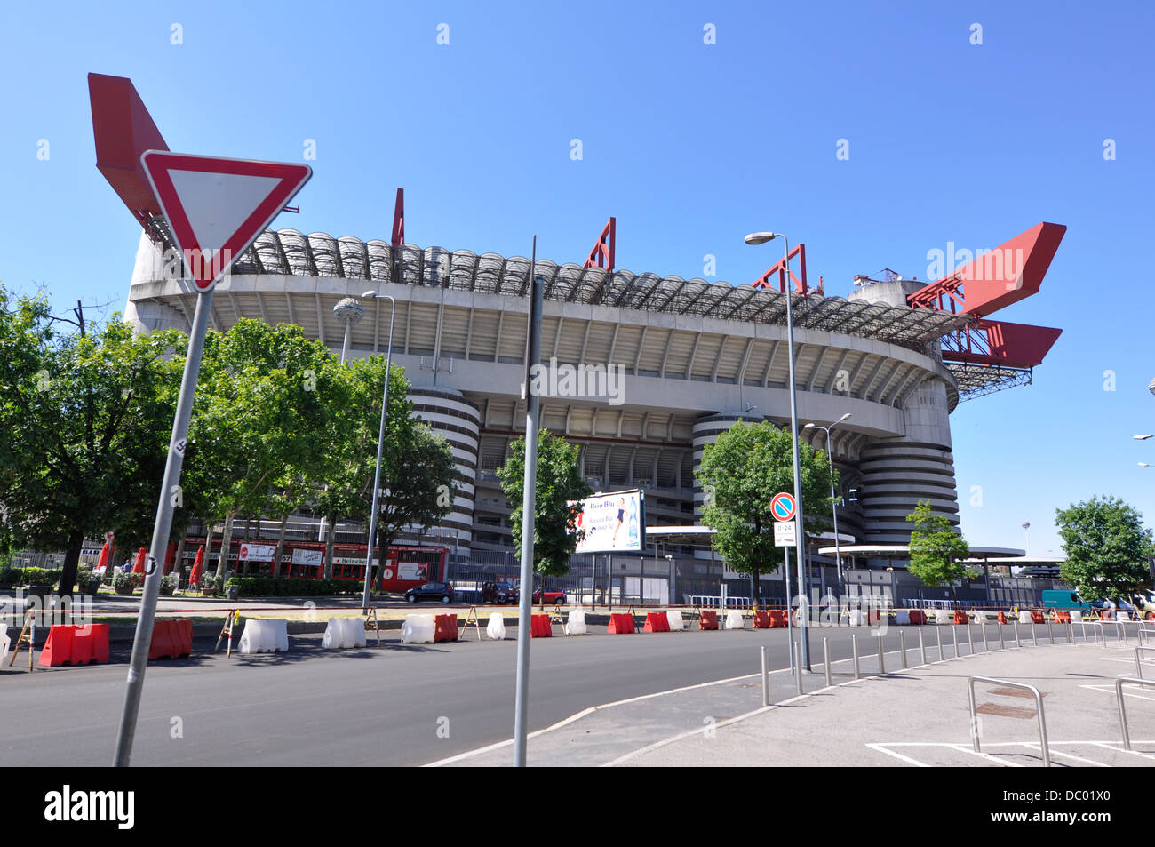 Mailand San Siro-Stadion in einem Weitwinkel-Objektiv, einer der berühmtesten Fußball-Stadion der Welt. Stockfoto