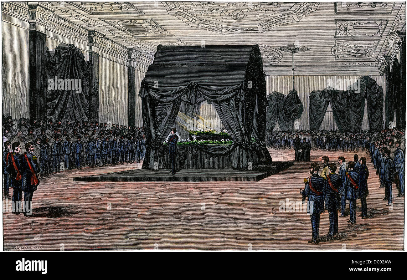 Präsident Lincoln's Beerdigung Trauerfeier im Weißen Haus Ost Zimmer, 1865. Hand - farbige Holzschnitt Stockfoto
