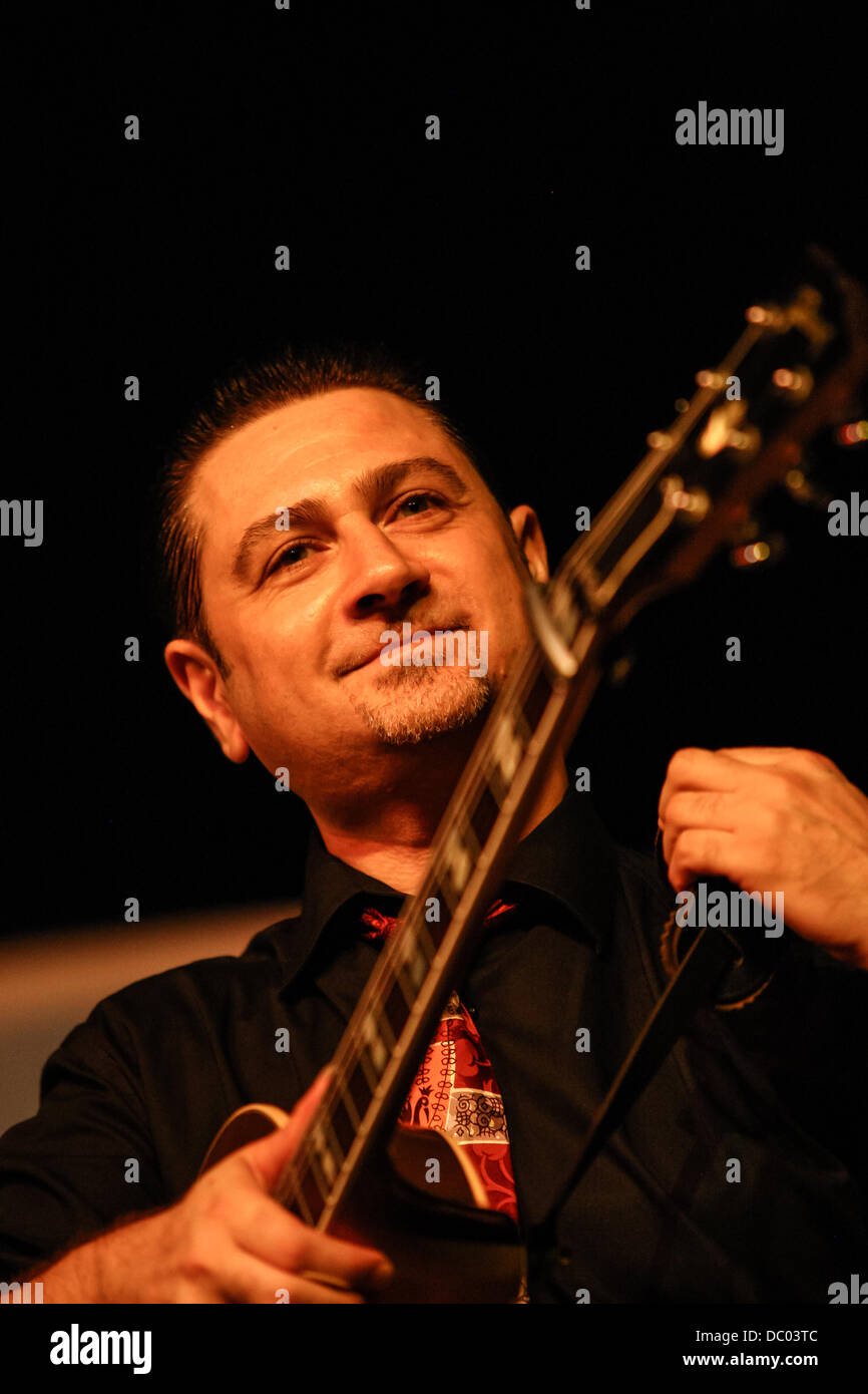 Corinaldo, Italien. 5. August 2013. Warten die Summer Jamboree [International Festival 60 Wiederbelebung & Rock'n'Roll], Monokings-Rockabilly-Band aus Roma, führt auf Corinaldo, Italien am 5. August 2013. © Valerio Agolino/Alamy Live-Nachrichten Stockfoto