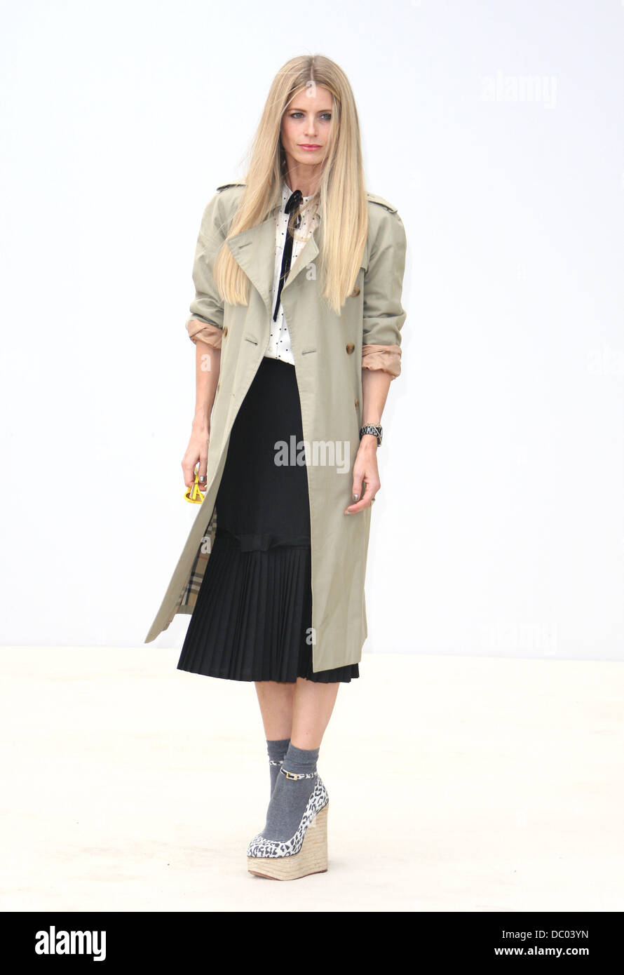 Laura Bailey London Fashion Week Frühjahr/Sommer 2012 - Burberry Prorsum - Ankünfte London, England - 19.09.11 Stockfoto