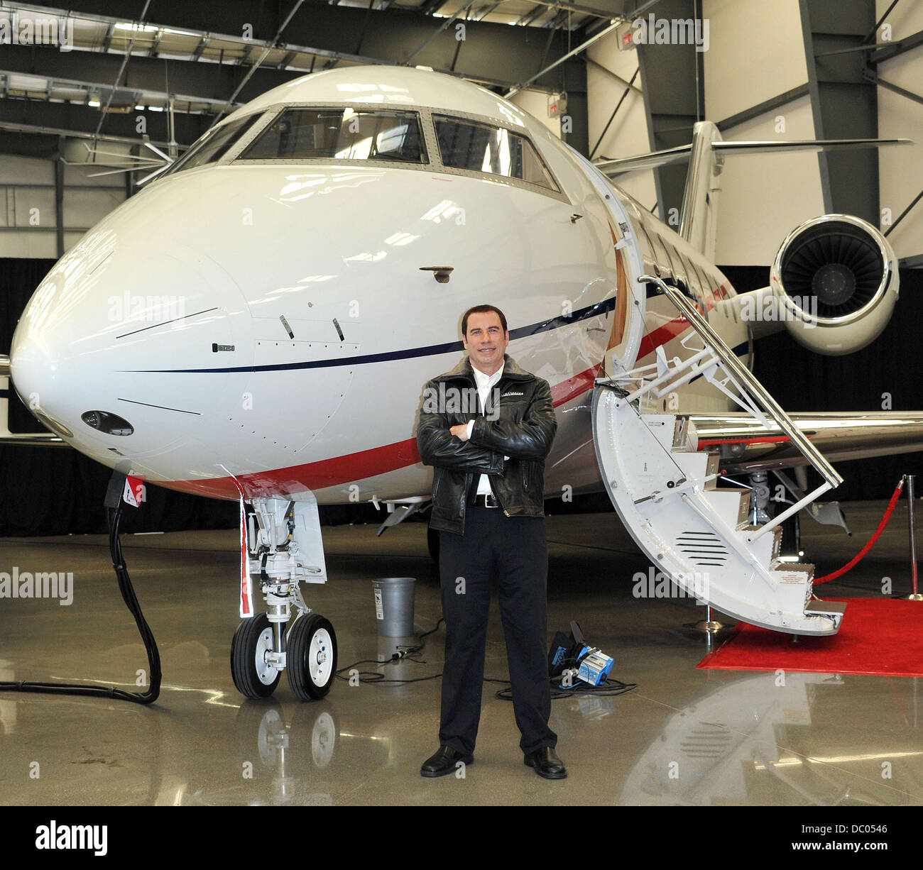 John Travolta Bombardier Hollywood Private Jet Showcase mit John Travolta Burbank, Kalifornien - 20.09.11 Stockfoto