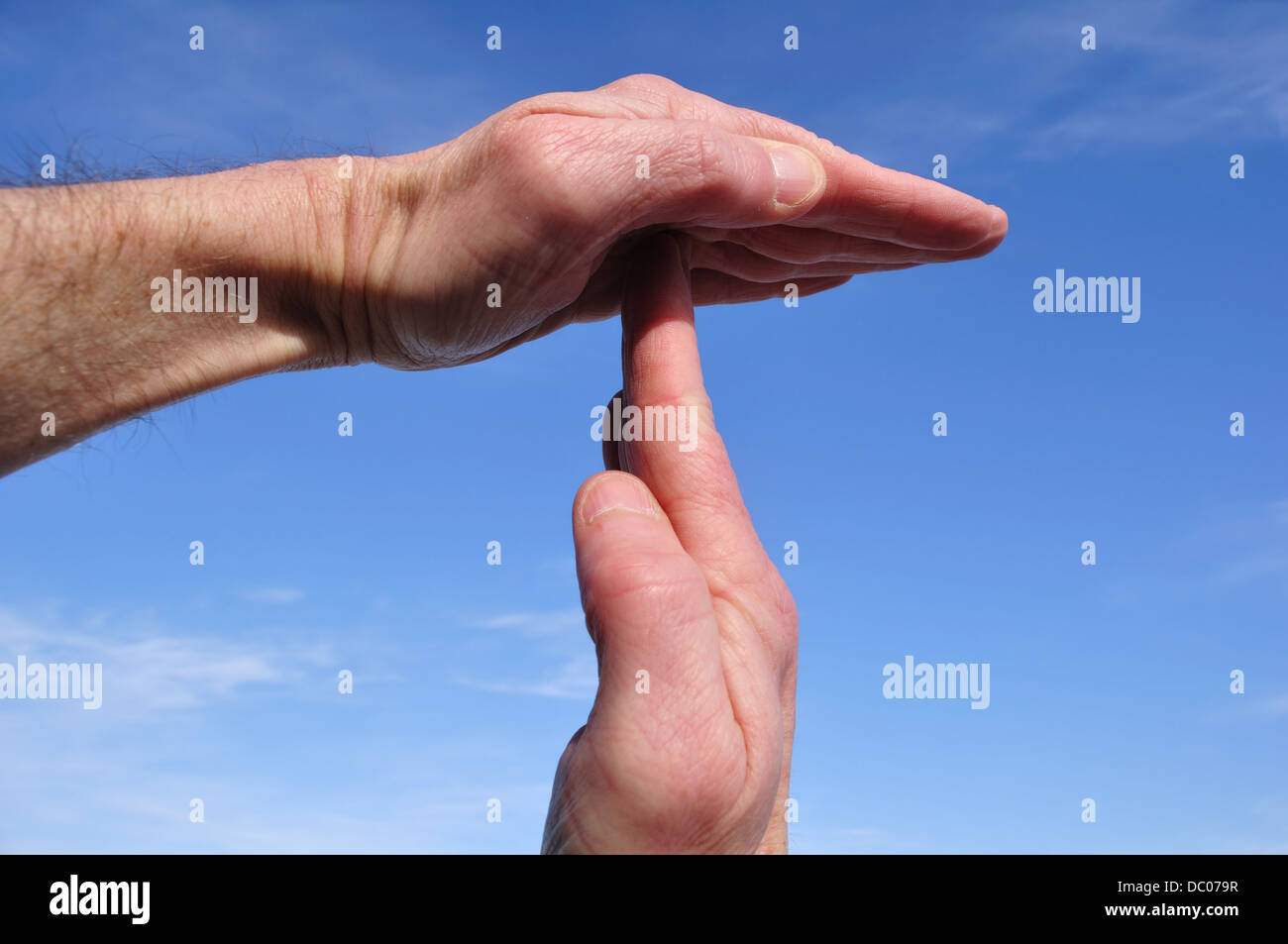 Signal einer Zeitüberschreitung / hand Geste Stockfoto