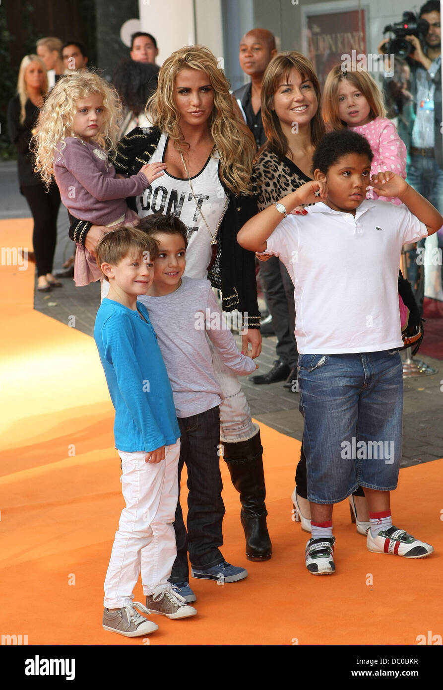 Katie Price And Children Stockfotos Und Bilder Kaufen Seite 2 Alamy