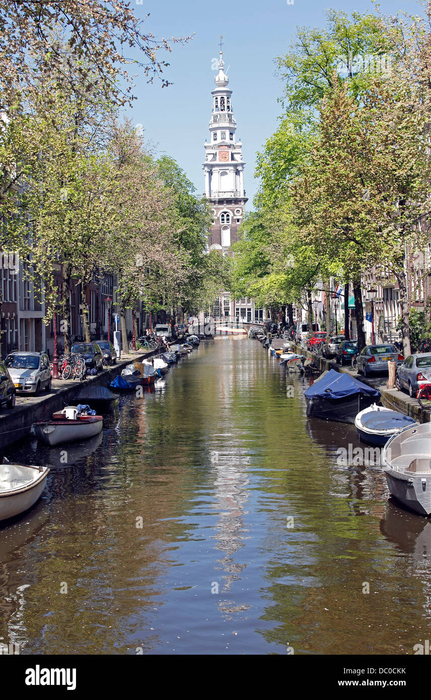 Amsterdam Niederlande Holland Europa Kleinboote am Kanal Groenburgwal Stockfoto