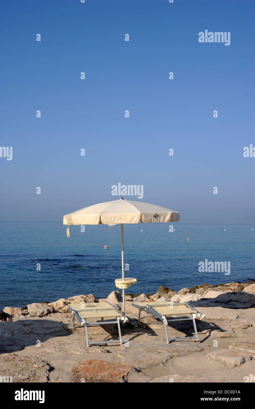 Italien, Latium, Terracina, Sonnenschirm Stockfoto