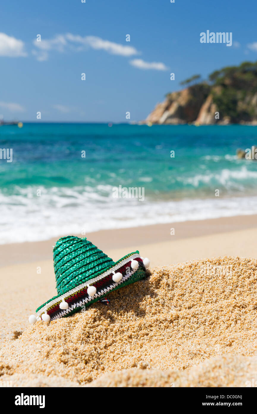 Spanischen Sombrero am Strand Costa Brava Stockfoto
