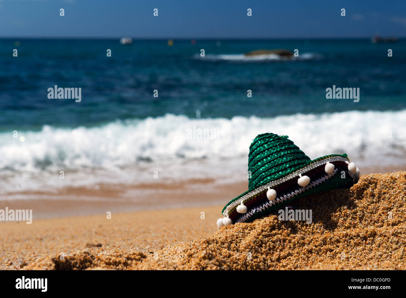 spanischer Strand mit Grün sombrero Stockfoto