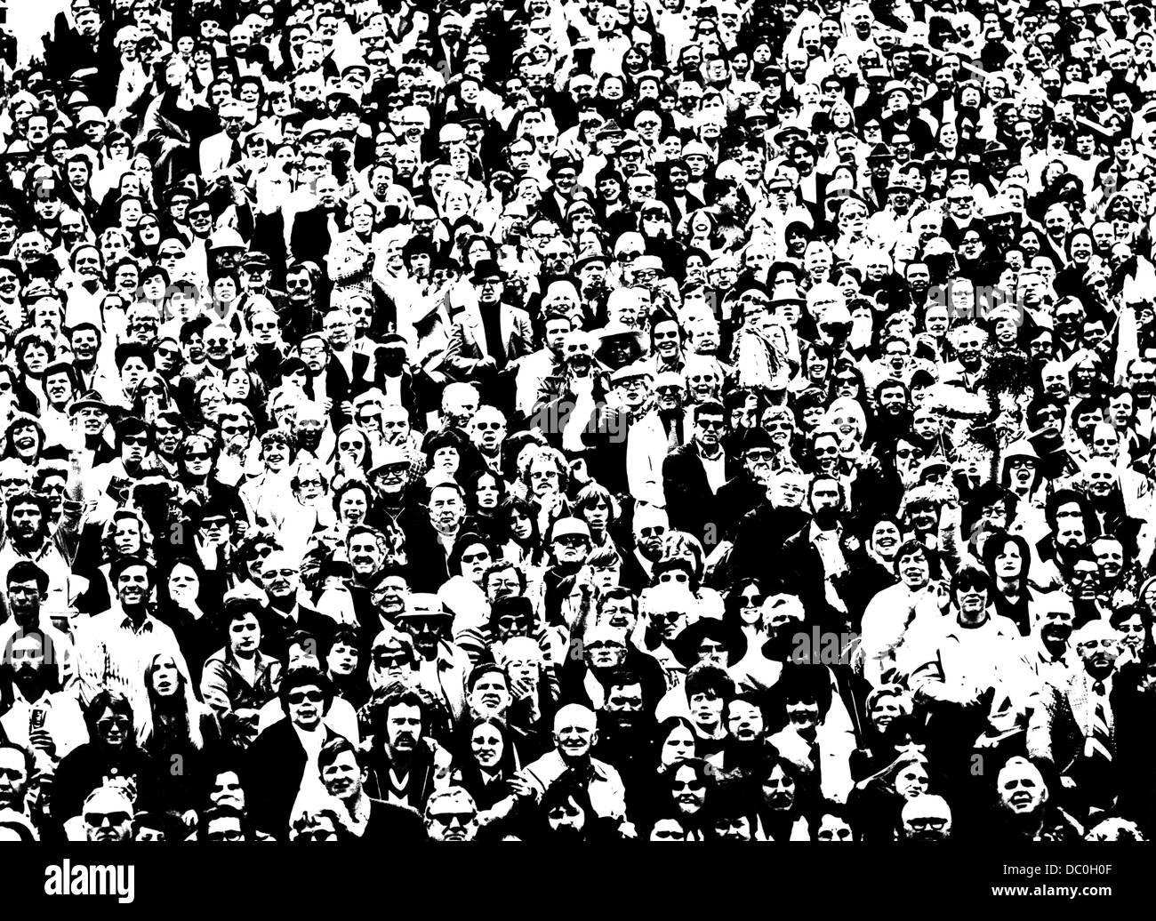 1970ER JAHREN POSTERIZATION CROWD IN STADION TRIBÜNE Stockfoto