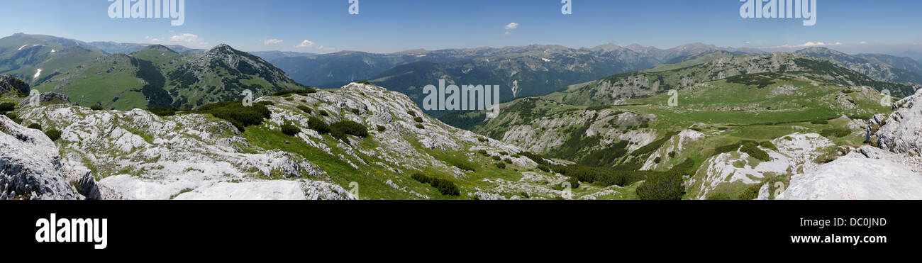 Landschaft der Retezat-Gebirge (Nationalpark), aus der Ferne gesehen Stockfoto