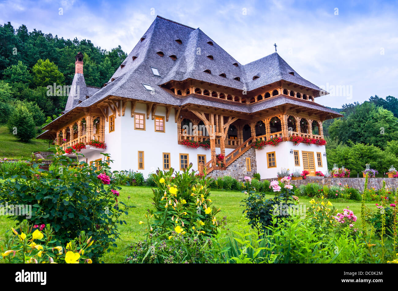 Holzhäuser, am Kloster Barsana, Maramures Region, den nördlichen Teil des Landes, von Holz-Holz Stockfoto