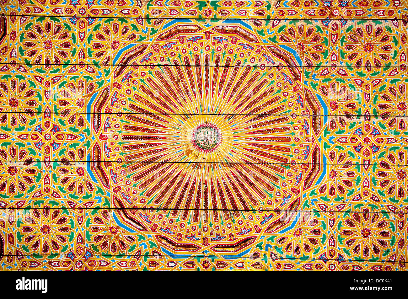 Architektonisches Detail einer marokkanischen bemalten Mauer, in Marackesh Stockfoto