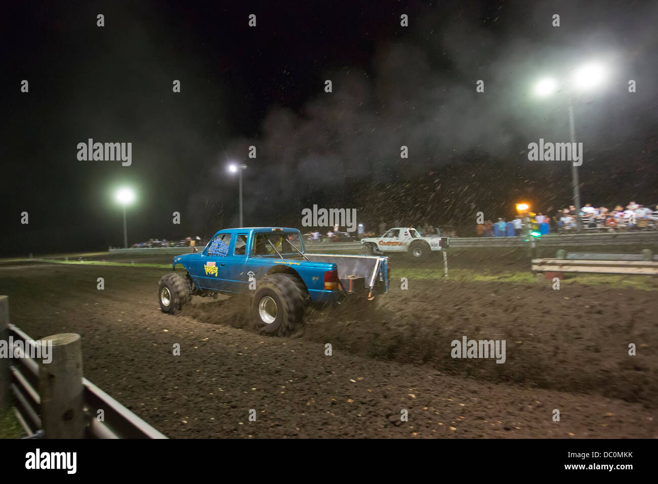 Dunlay, Texas - The Medina Tal Schlamm zieht, Drag-Rennen auf einer kurzen Strecke am Rande des Texas Hill Country. Stockfoto