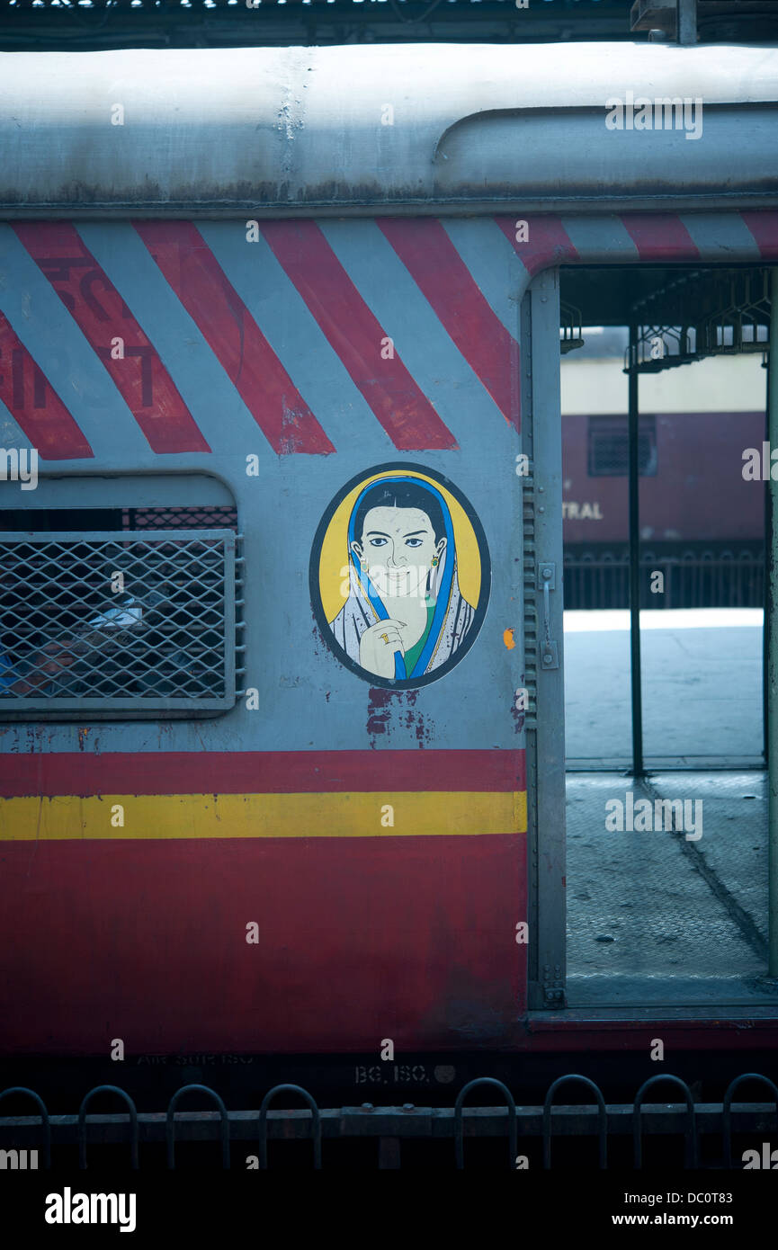 Ladies Only Auto (Trainer) in Mumbai-s-Bahn Stockfoto