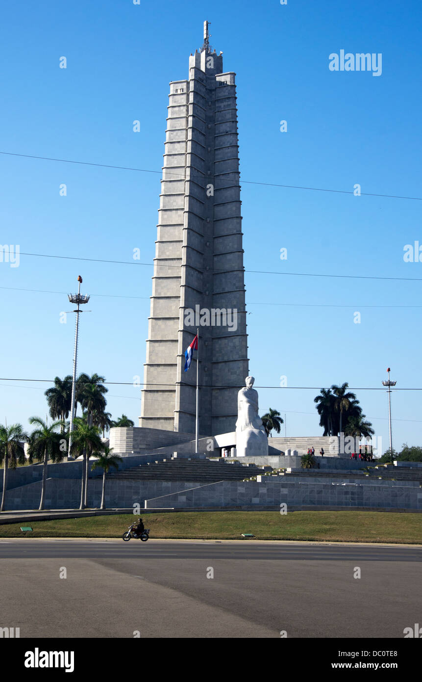 Jose Marti Denkmal in Plaza De La Revolucion 138,5 m, Jose Marti Statue an Basis Stockfoto